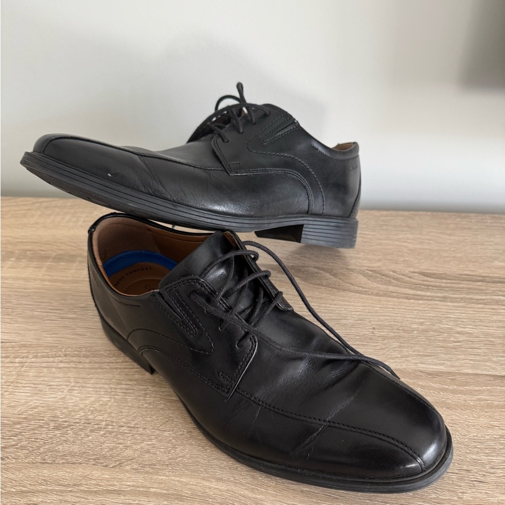 Clarks Black Leather Men's Oxfords